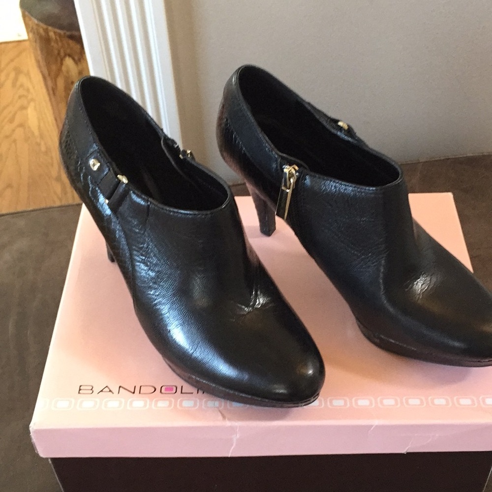 Ladies Bandolino booties